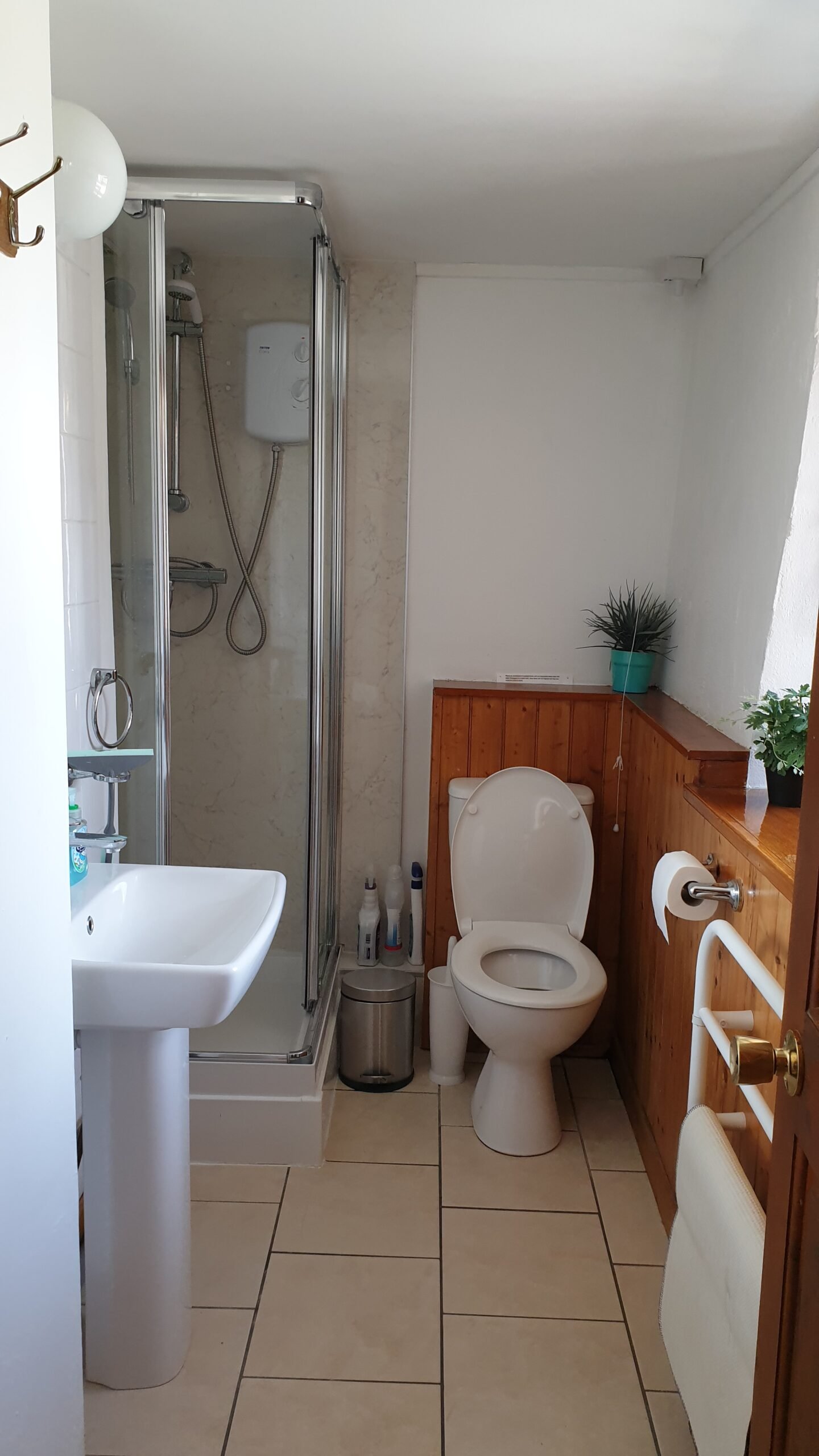 7 Myrtle shower-bathroom